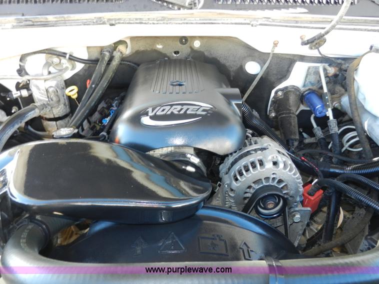 image for item A3906 2003 Chevrolet Silverado 2500HD utility truck