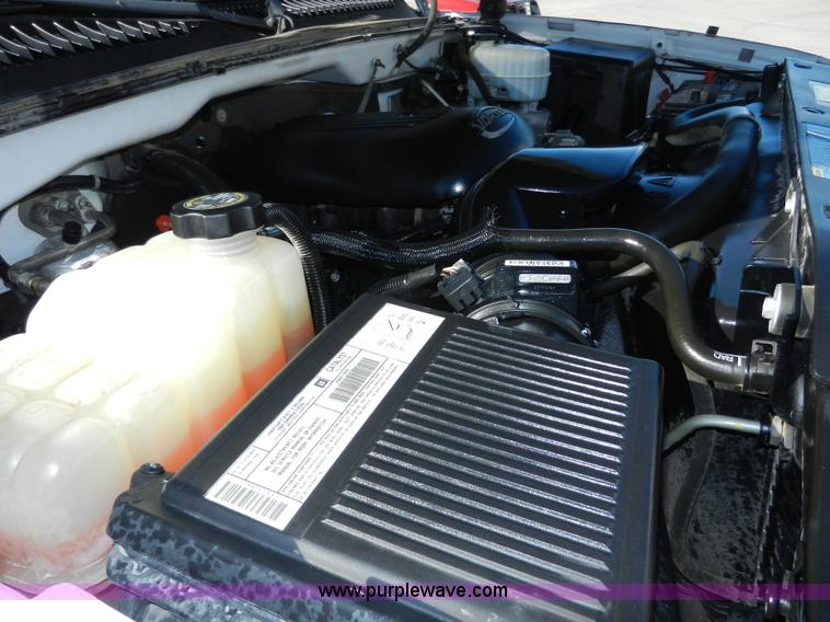 image for item A3906 2003 Chevrolet Silverado 2500HD utility truck