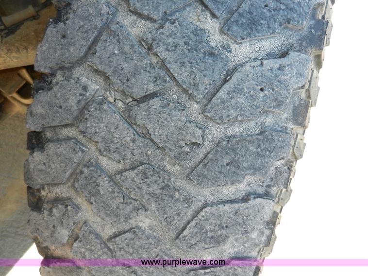 image for item A3906 2003 Chevrolet Silverado 2500HD utility truck