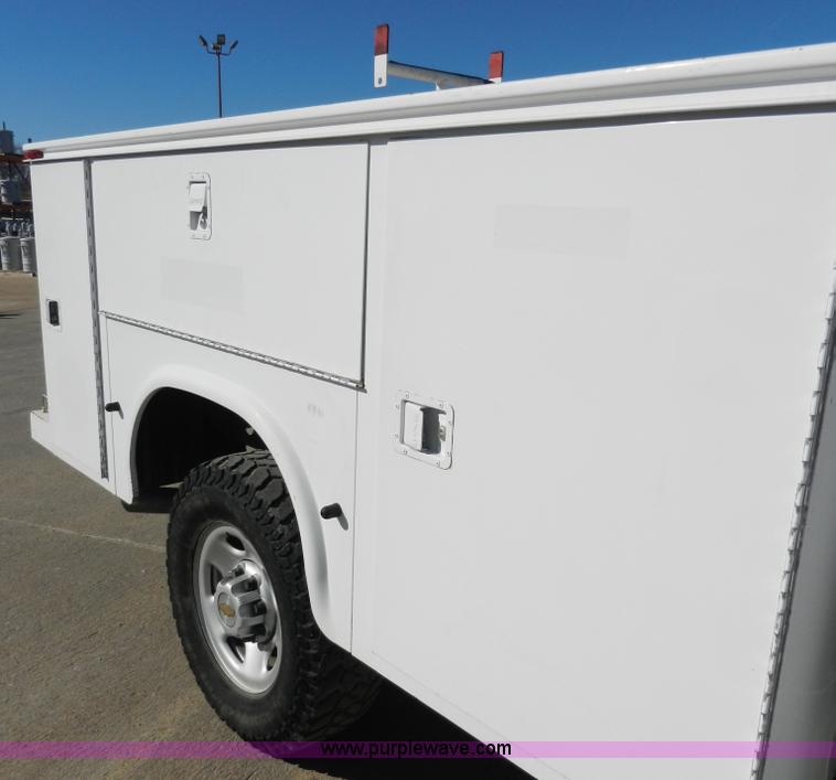 image for item A3906 2003 Chevrolet Silverado 2500HD utility truck