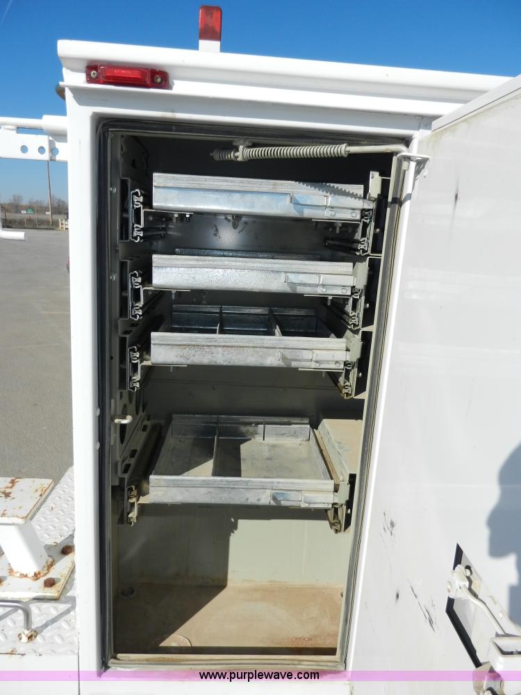 image for item A3906 2003 Chevrolet Silverado 2500HD utility truck