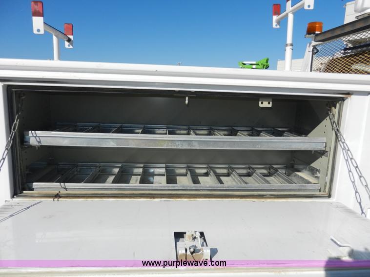 image for item A3906 2003 Chevrolet Silverado 2500HD utility truck