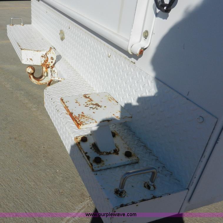 image for item A3906 2003 Chevrolet Silverado 2500HD utility truck