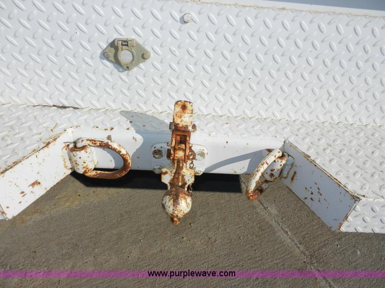 image for item A3906 2003 Chevrolet Silverado 2500HD utility truck