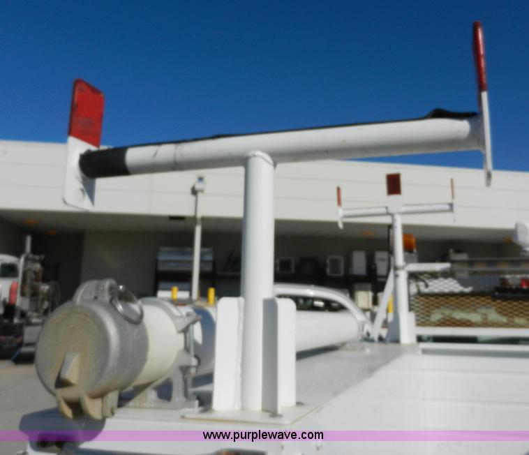 image for item A3906 2003 Chevrolet Silverado 2500HD utility truck