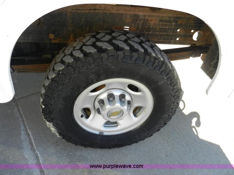image for item A3906 2003 Chevrolet Silverado 2500HD utility truck