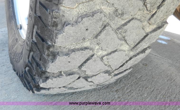 image for item A3906 2003 Chevrolet Silverado 2500HD utility truck