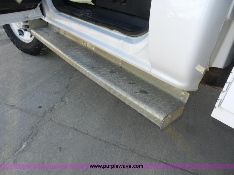 image for item A3906 2003 Chevrolet Silverado 2500HD utility truck