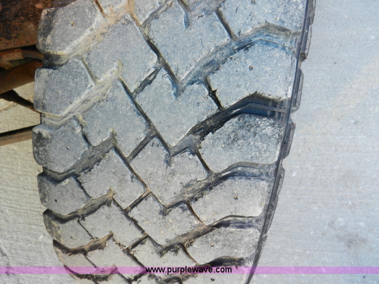 image for item A3906 2003 Chevrolet Silverado 2500HD utility truck