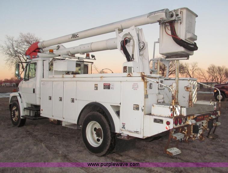 image for item B5333 2000 Freightliner Altec 50' boom truck