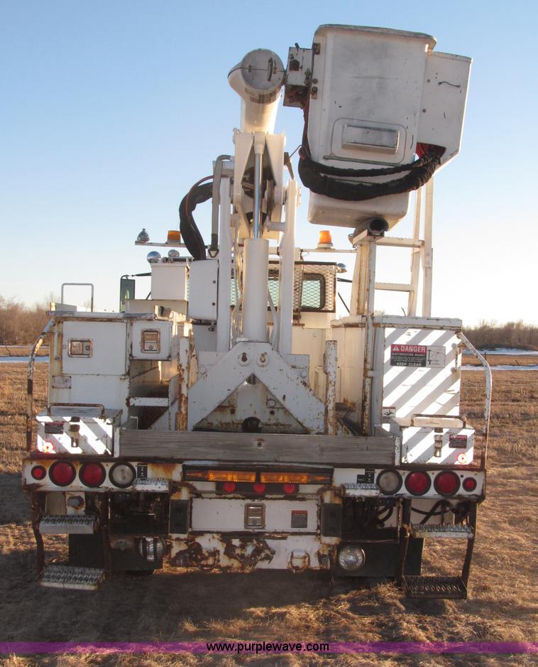 image for item B5333 2000 Freightliner Altec 50' boom truck