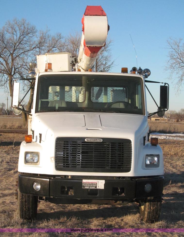 image for item B5333 2000 Freightliner Altec 50' boom truck