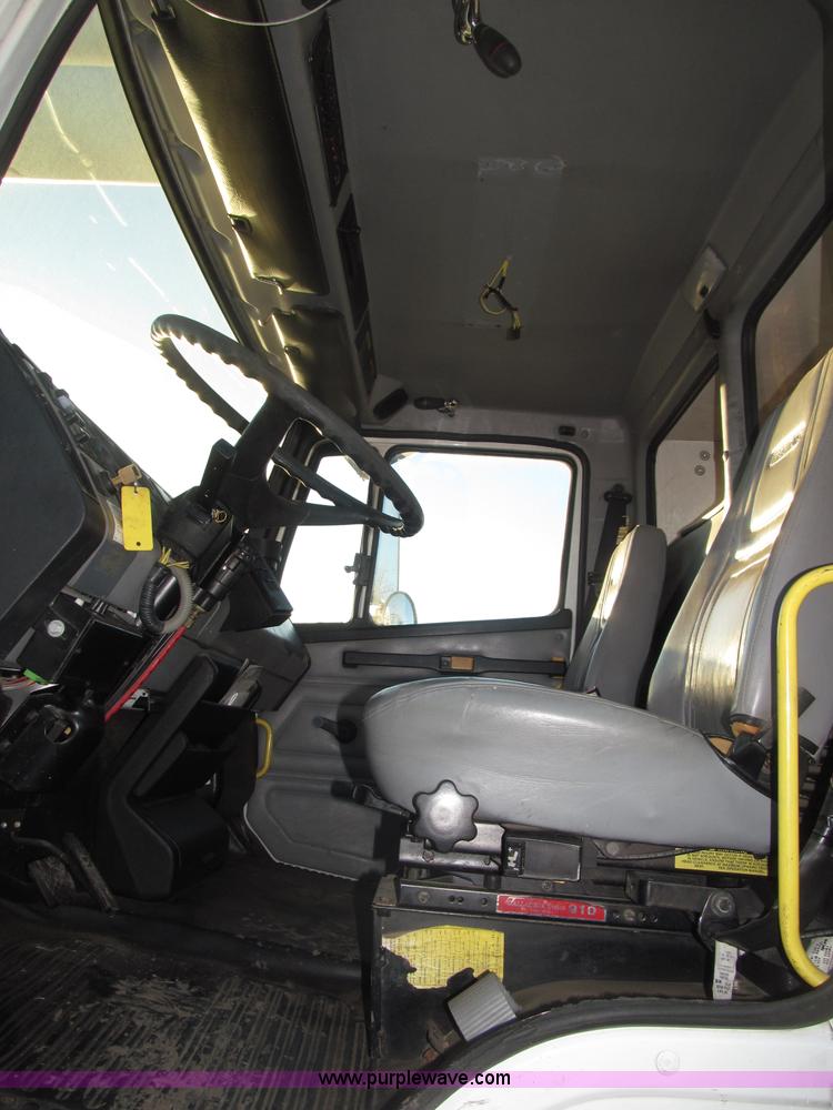 image for item B5333 2000 Freightliner Altec 50' boom truck