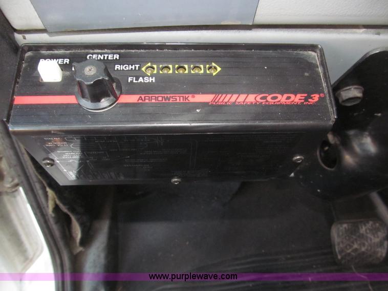 image for item B5333 2000 Freightliner Altec 50' boom truck