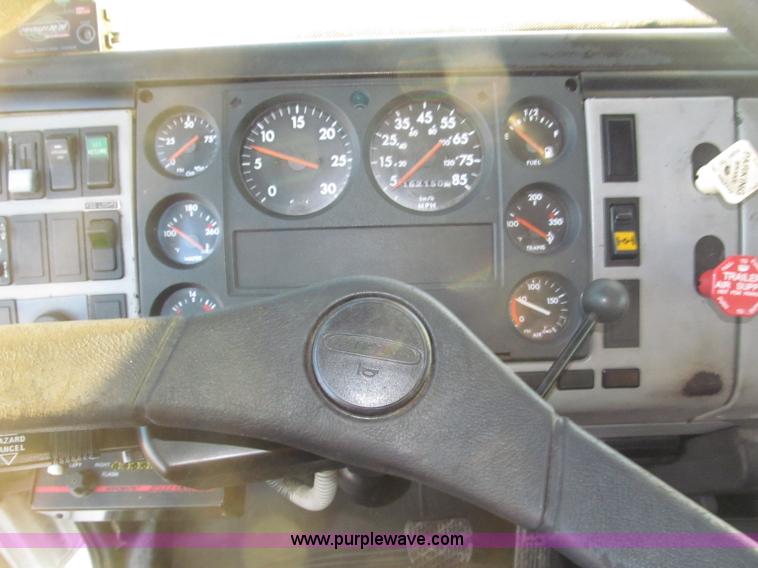 image for item B5333 2000 Freightliner Altec 50' boom truck