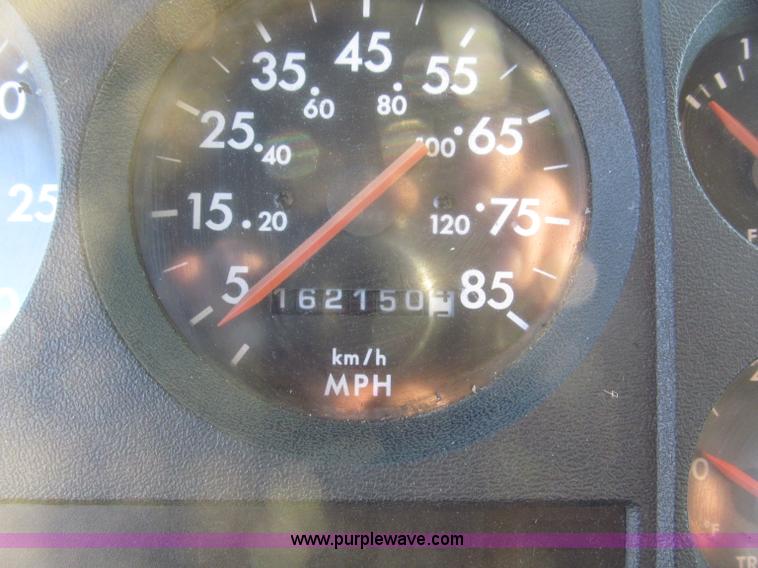 image for item B5333 2000 Freightliner Altec 50' boom truck