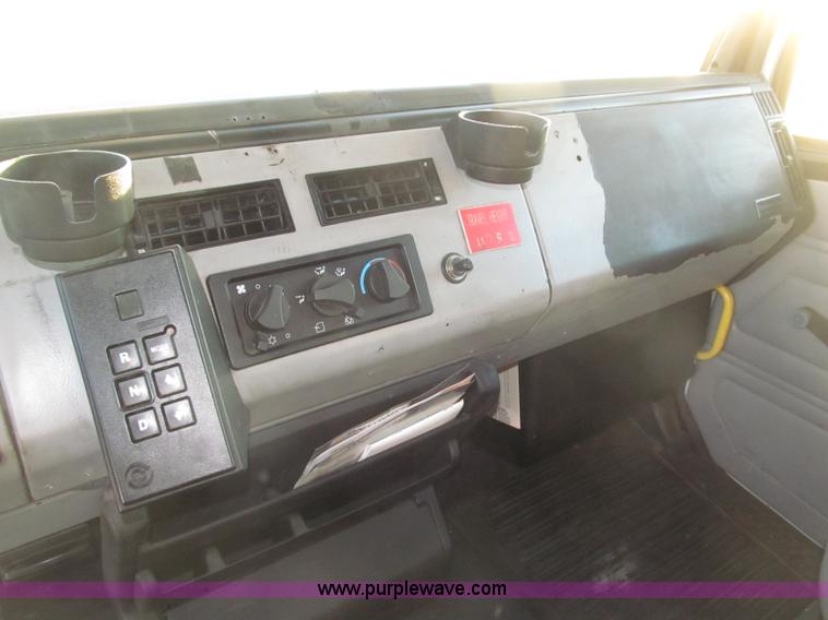 image for item B5333 2000 Freightliner Altec 50' boom truck