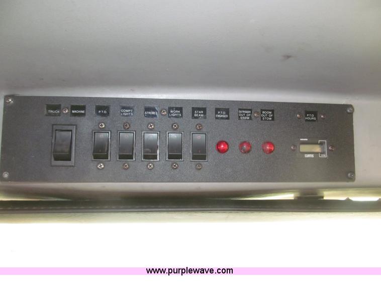 image for item B5333 2000 Freightliner Altec 50' boom truck