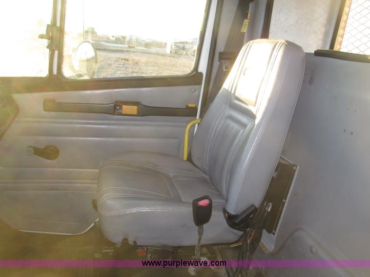 image for item B5333 2000 Freightliner Altec 50' boom truck