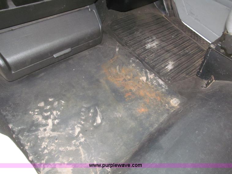 image for item B5333 2000 Freightliner Altec 50' boom truck