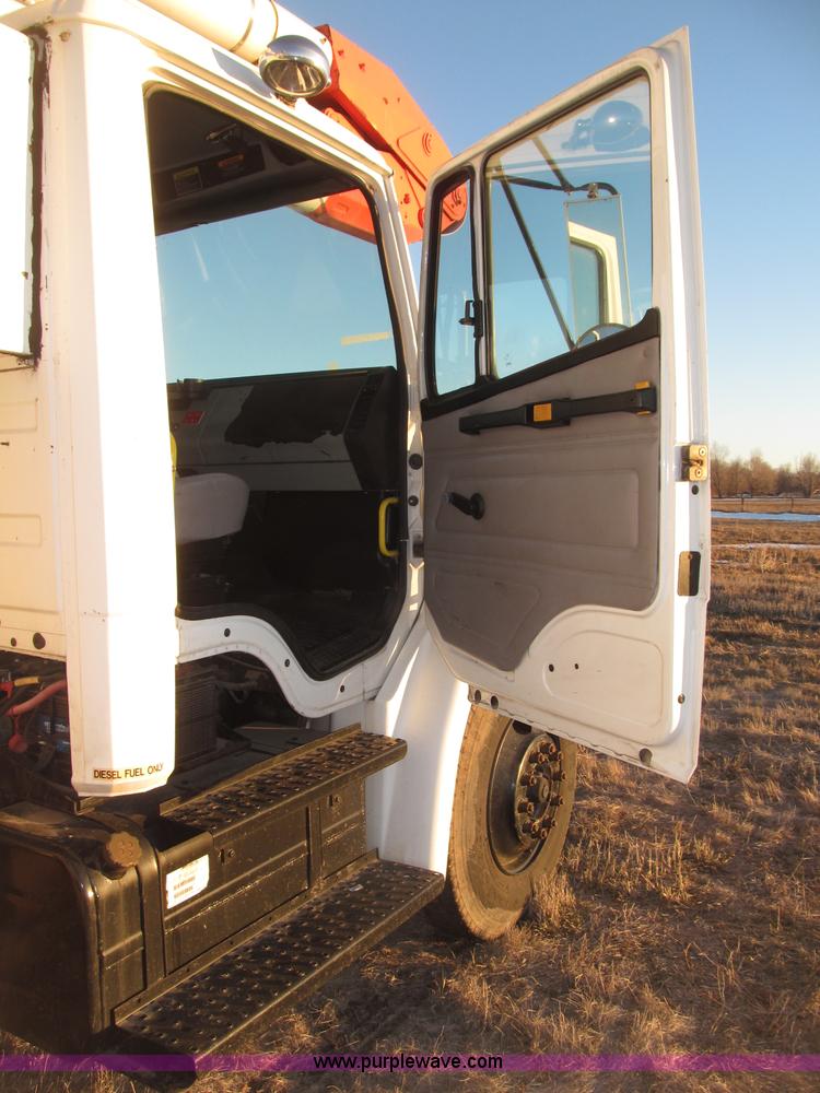 image for item B5333 2000 Freightliner Altec 50' boom truck