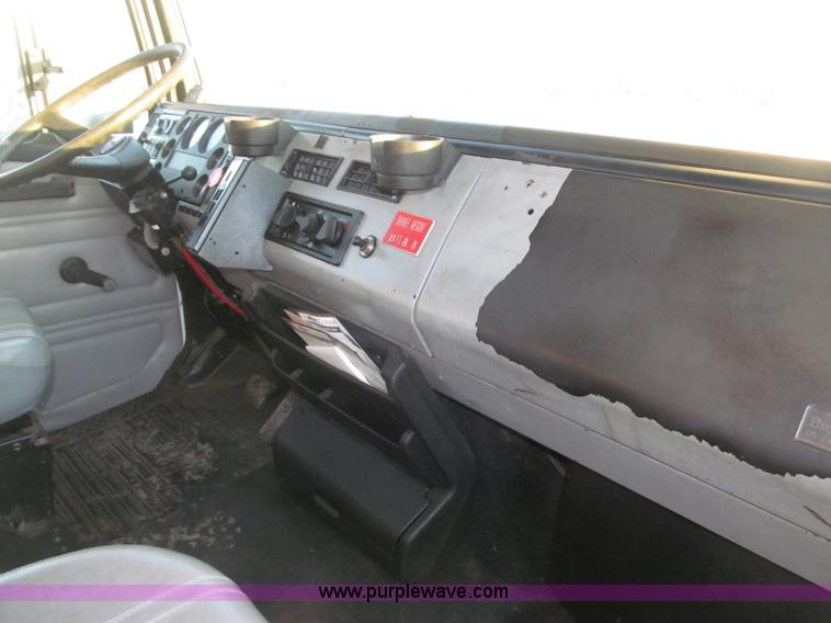 image for item B5333 2000 Freightliner Altec 50' boom truck