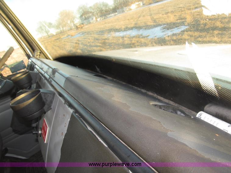 image for item B5333 2000 Freightliner Altec 50' boom truck