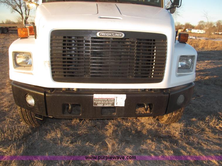 image for item B5333 2000 Freightliner Altec 50' boom truck