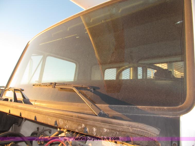 image for item B5333 2000 Freightliner Altec 50' boom truck