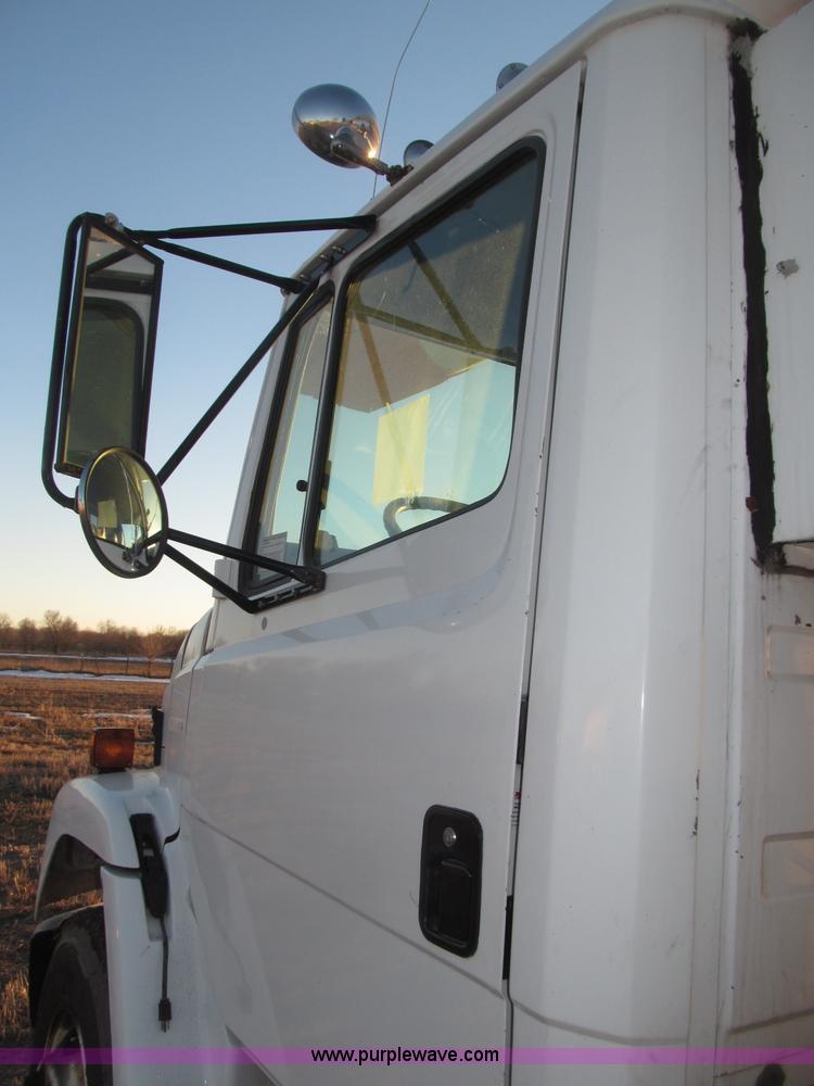 image for item B5333 2000 Freightliner Altec 50' boom truck