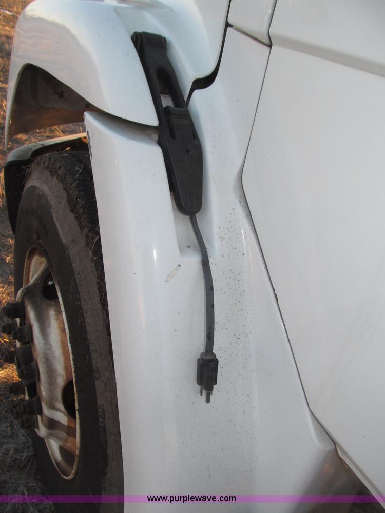 image for item B5333 2000 Freightliner Altec 50' boom truck