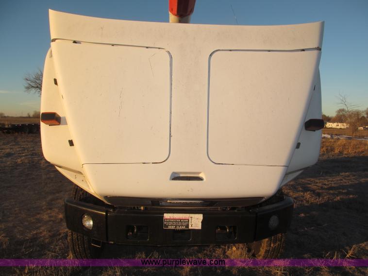 image for item B5333 2000 Freightliner Altec 50' boom truck