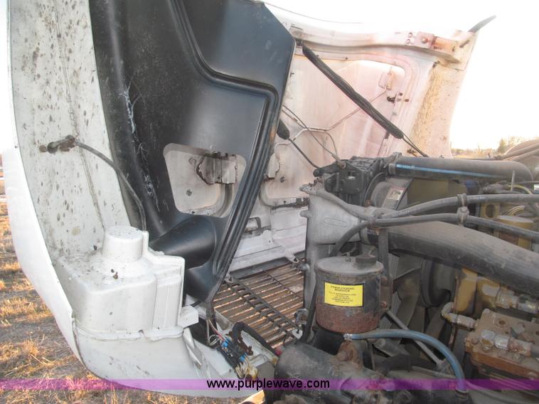 image for item B5333 2000 Freightliner Altec 50' boom truck