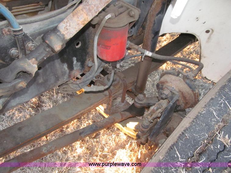 image for item B5333 2000 Freightliner Altec 50' boom truck