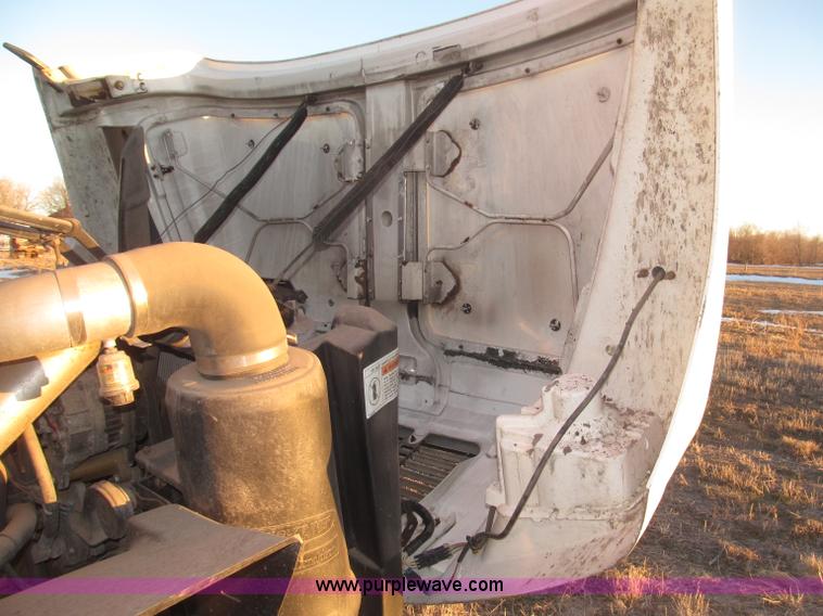 image for item B5333 2000 Freightliner Altec 50' boom truck