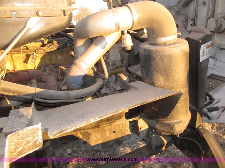 image for item B5333 2000 Freightliner Altec 50' boom truck