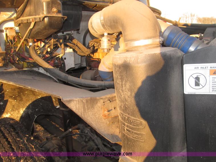 image for item B5333 2000 Freightliner Altec 50' boom truck