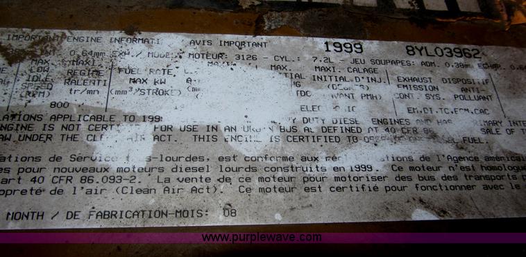 image for item B5333 2000 Freightliner Altec 50' boom truck