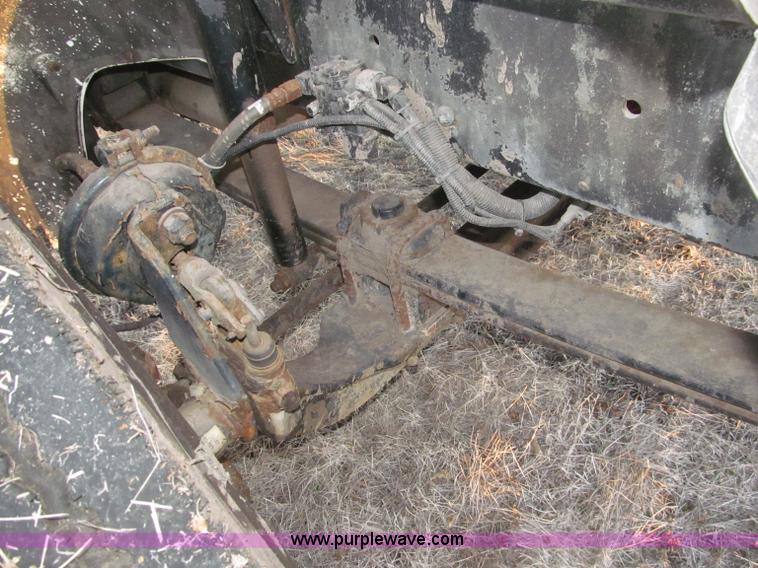 image for item B5333 2000 Freightliner Altec 50' boom truck