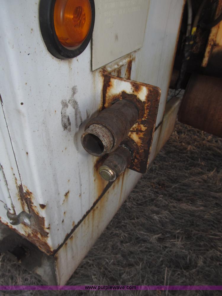 image for item B5333 2000 Freightliner Altec 50' boom truck