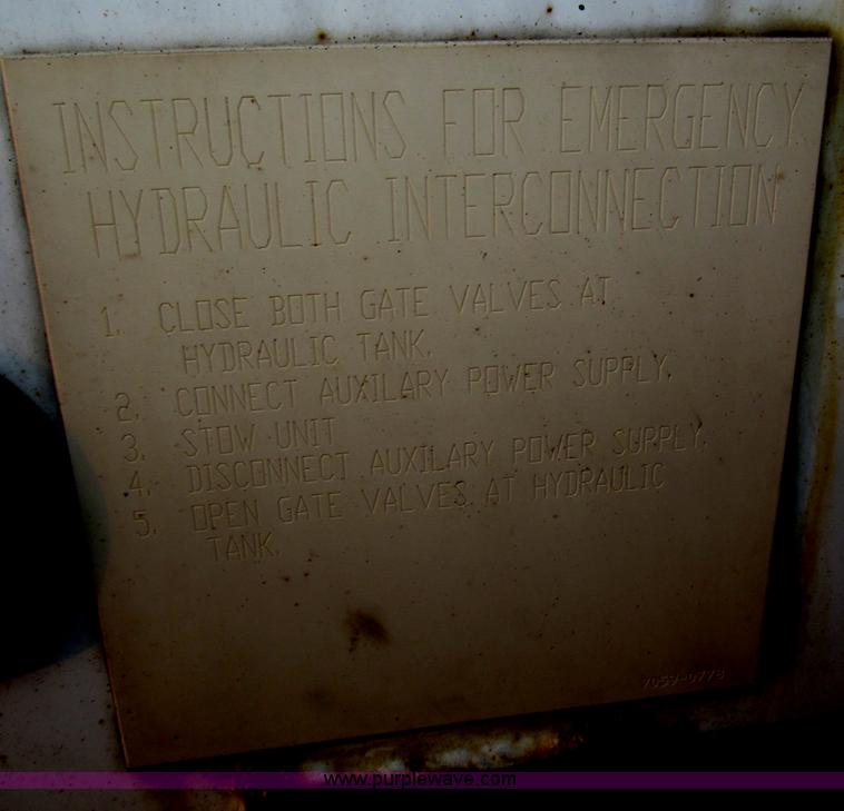 image for item B5333 2000 Freightliner Altec 50' boom truck