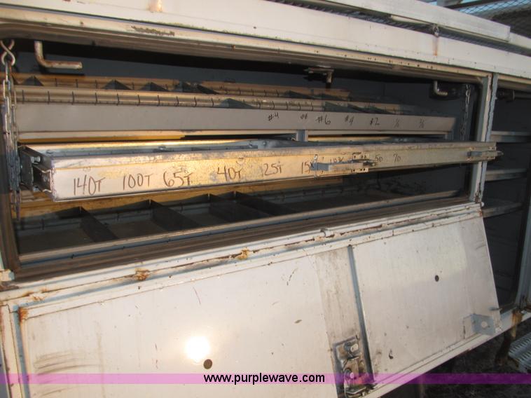 image for item B5333 2000 Freightliner Altec 50' boom truck