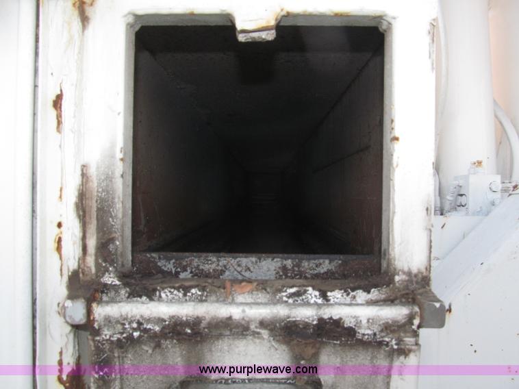 image for item B5333 2000 Freightliner Altec 50' boom truck