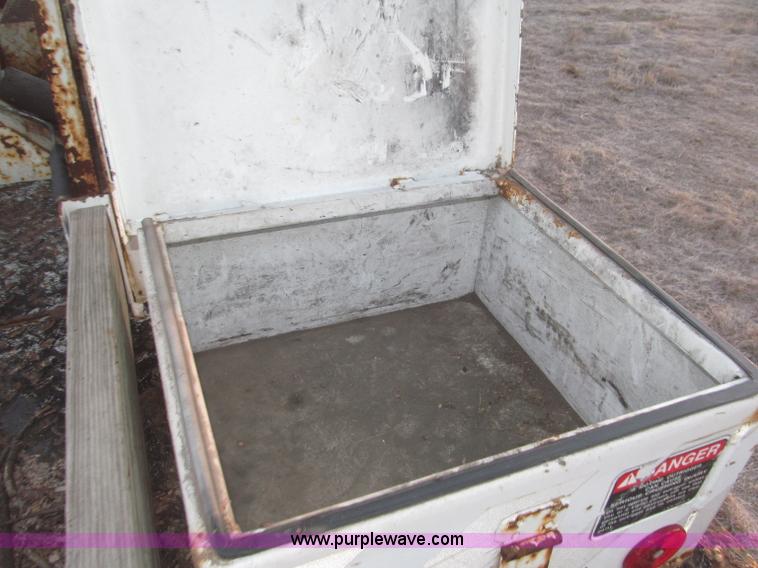 image for item B5333 2000 Freightliner Altec 50' boom truck