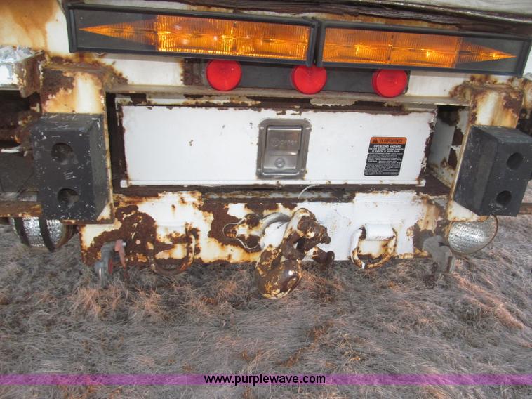 image for item B5333 2000 Freightliner Altec 50' boom truck