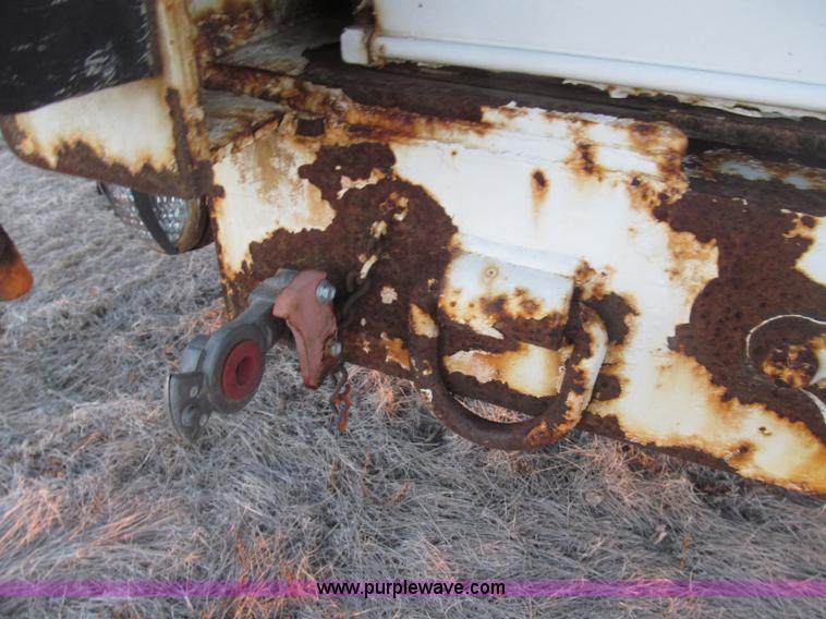 image for item B5333 2000 Freightliner Altec 50' boom truck