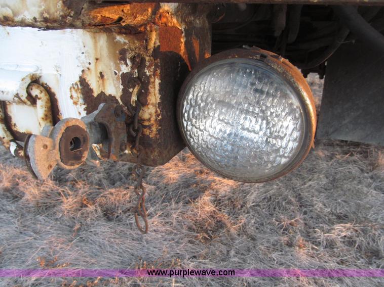 image for item B5333 2000 Freightliner Altec 50' boom truck