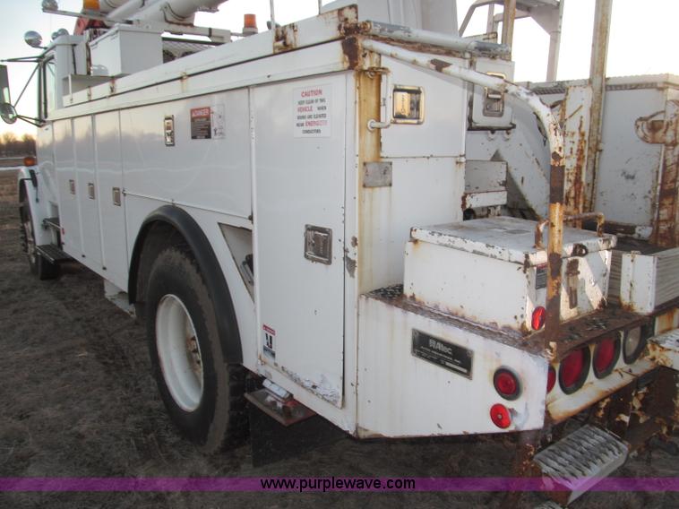 image for item B5333 2000 Freightliner Altec 50' boom truck