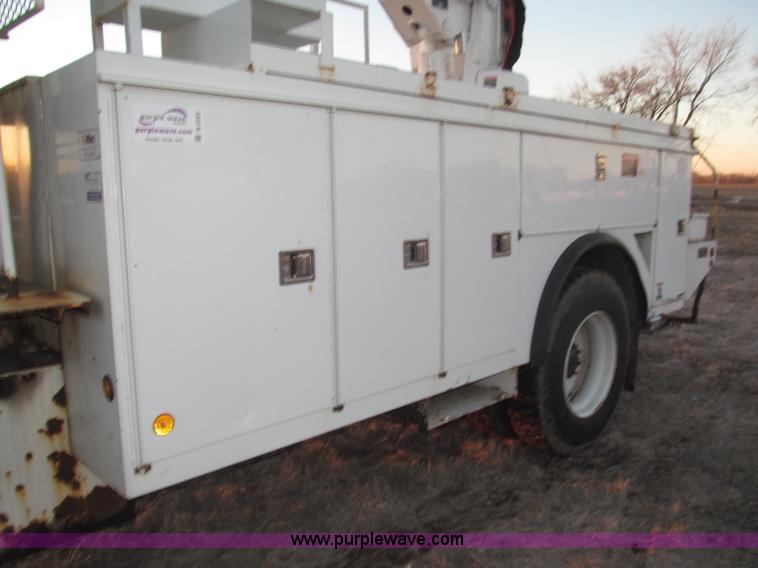 image for item B5333 2000 Freightliner Altec 50' boom truck