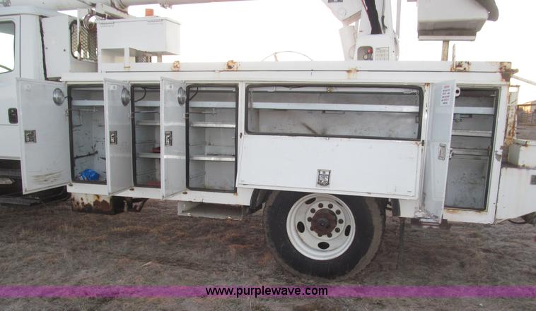 image for item B5333 2000 Freightliner Altec 50' boom truck